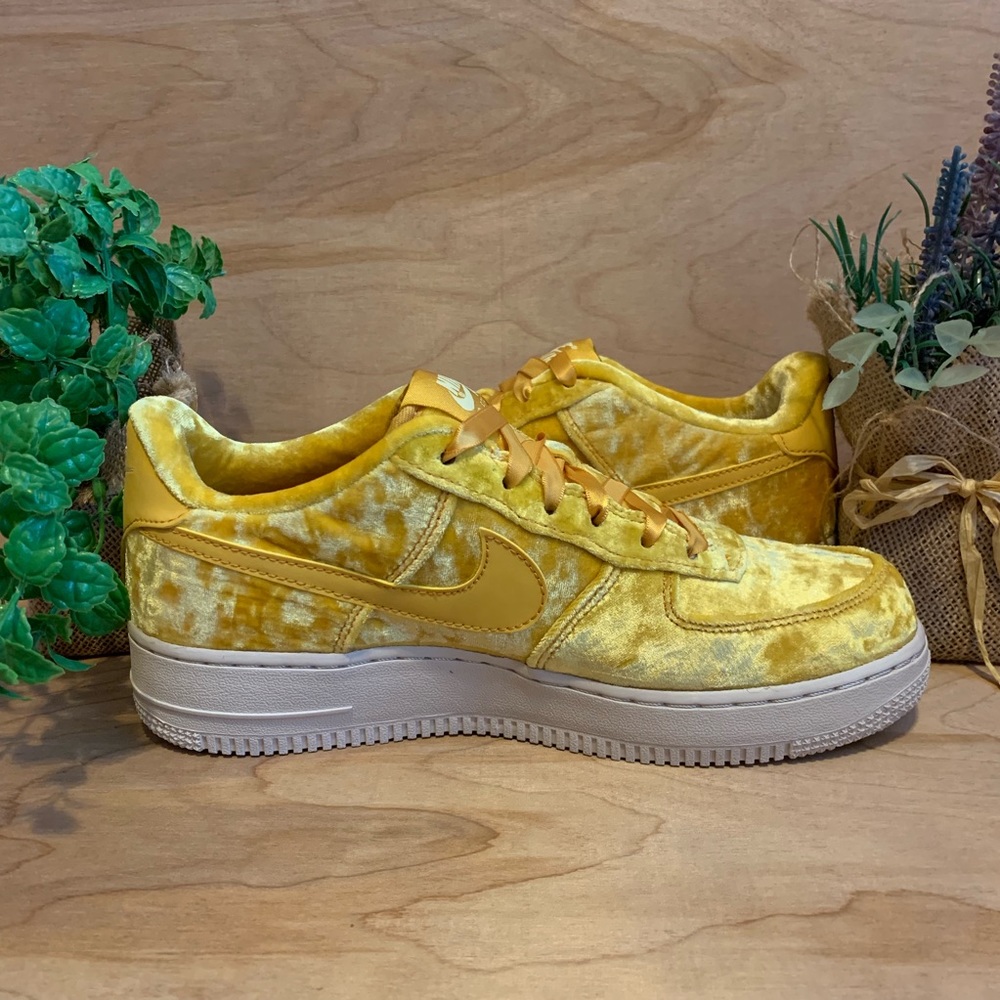 SOLD OUT❤️ NEW Nike Velvet Air Force 1 LV8 - Picture 5 of 8